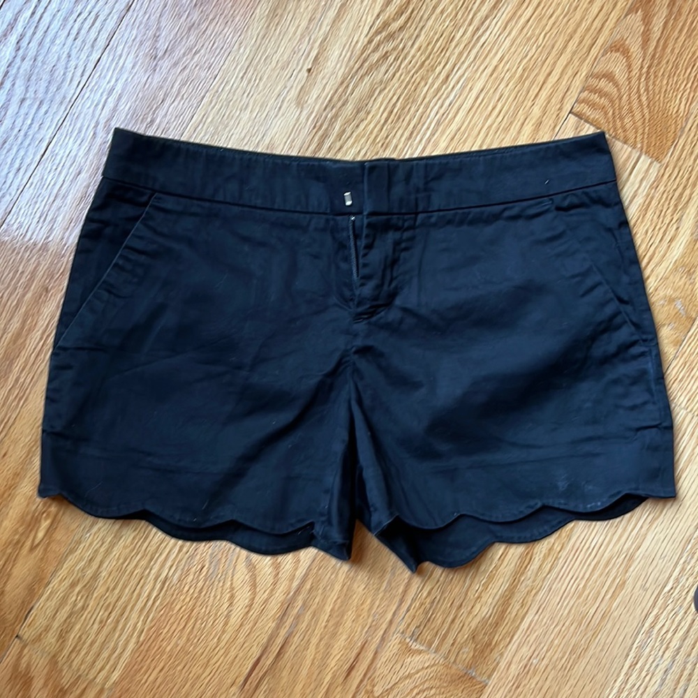 Club Monaco sz 2 black shorts with scallop edge